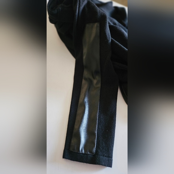 🌺Say What? Sweater Dress - Picture 4 of 6